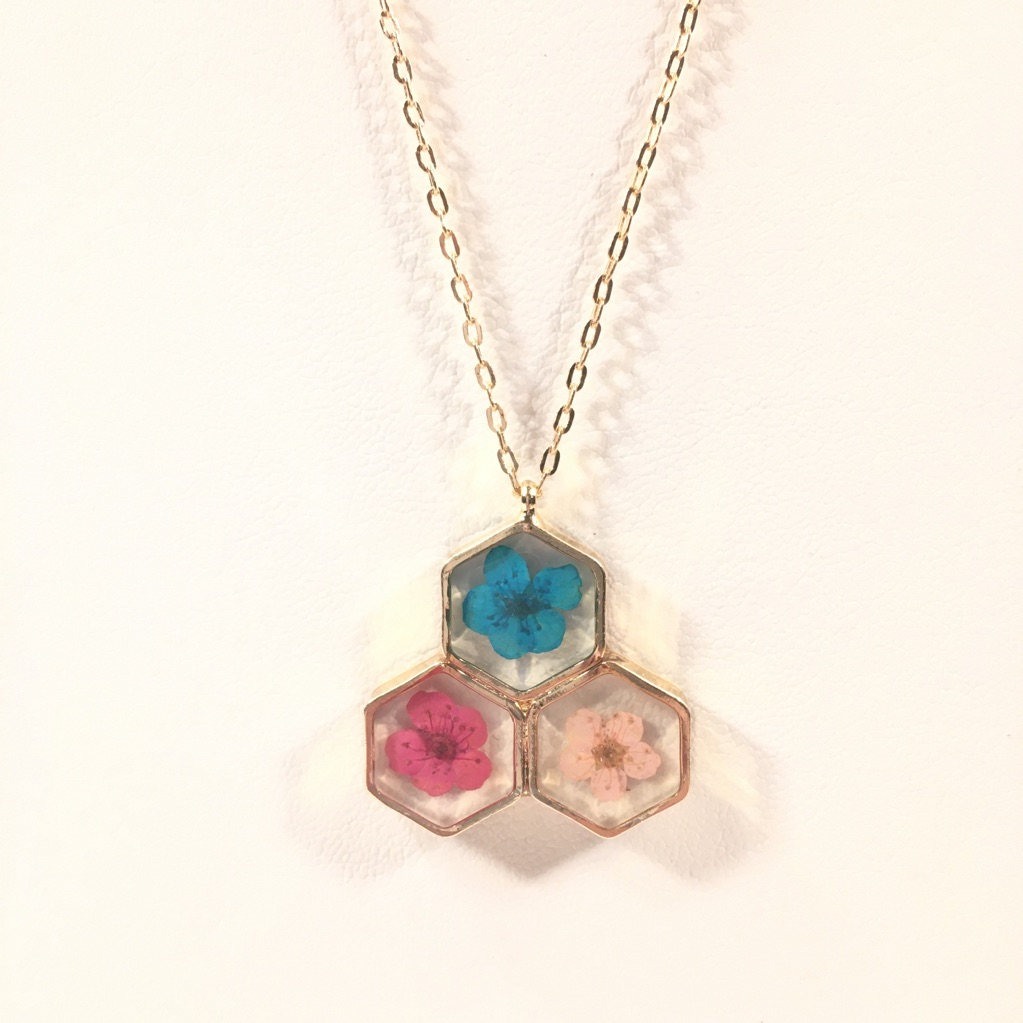 Honeycomb Dried Flowers In Resin Necklace 8$